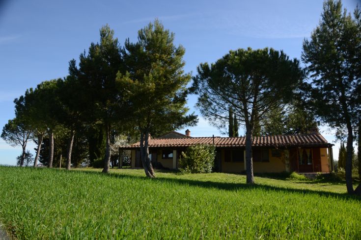 Rural structure set in nature, surrounded by hills, perfect for those seeking tranquility.