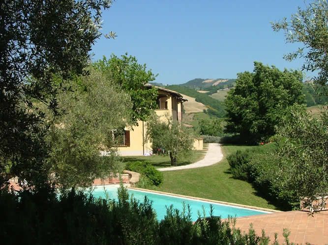 Located in a hilly area, Castagna Holiday Home offers a peaceful atmosphere surrounded by trees and greenery, perfect for a nature retreat.