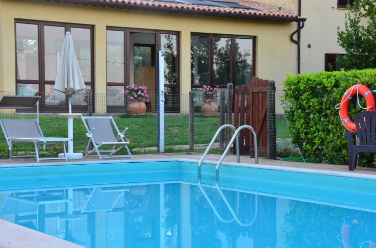 Relax in a cozy country house with a pool, lounge chairs available, and a well-kept garden.