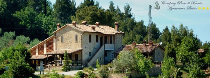 Struttura immersa nella natura, offre appartamenti accoglienti e varie attività per il tempo libero. Ideale per un soggiorno rilassante.