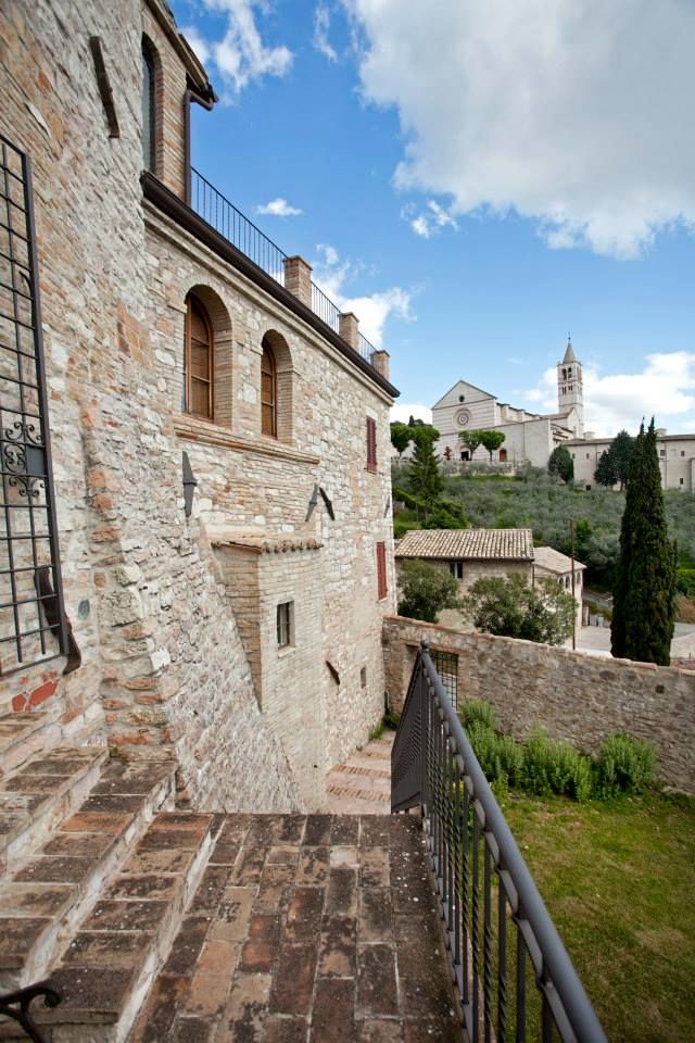 Antica residenza in stile, con camere storiche a pochi passi da un lago e con una piacevole scena del paesaggio.