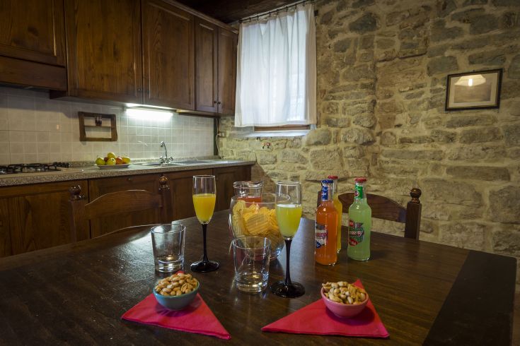 Ambiente piacevole con snack e bevande disponibili per un momento di relax.