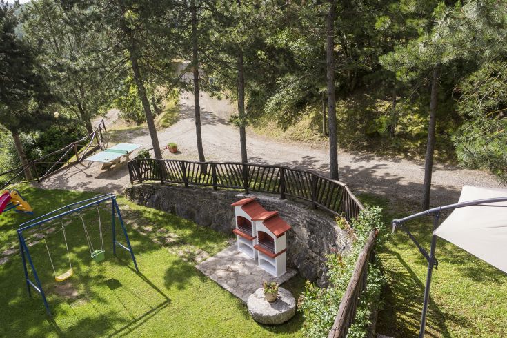 Area verde attrezzata con giochi per bambini, zone di relax e integrazione con l'ambiente naturale.