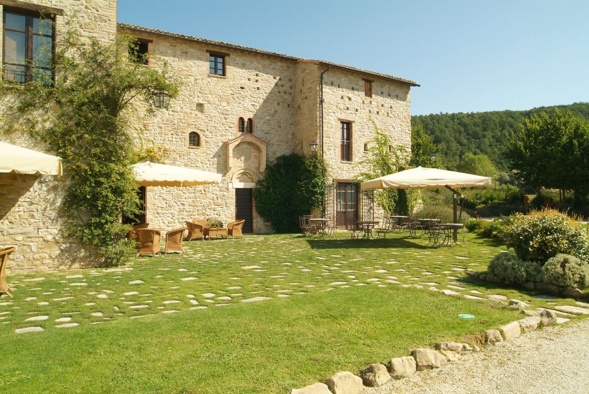 Ein historisches Gebäude aus dem 16. Jahrhundert inmitten der umbrischen Landschaft, nicht weit von Assisi.