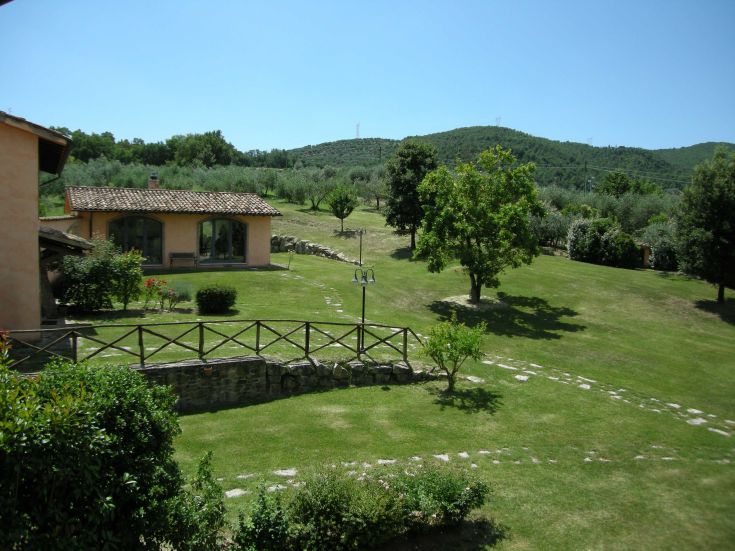Ein Landhaus in Todi, ideal für Entspannung und Ruhe inmitten der Natur.