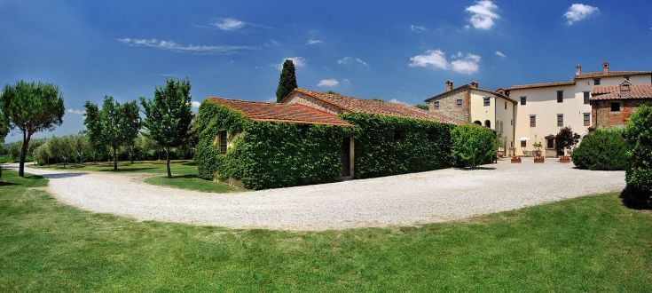Un agritourisme situé entre les oliviers, parfait pour passer des moments de détente en pleine nature.