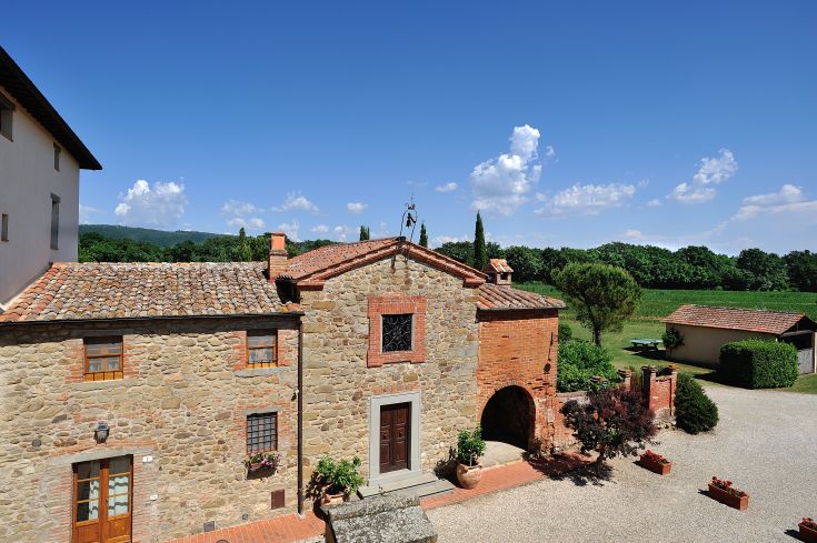 Découvrez l'Agriturismo Baldeschi, un lieu paisible entouré par la nature, parfait pour des vacances près du lac Trasimène.