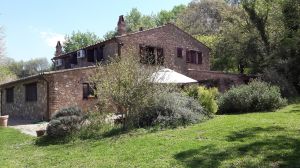 An old farmhouse surrounded by trees and meadows, perfect for relaxing moments in nature.