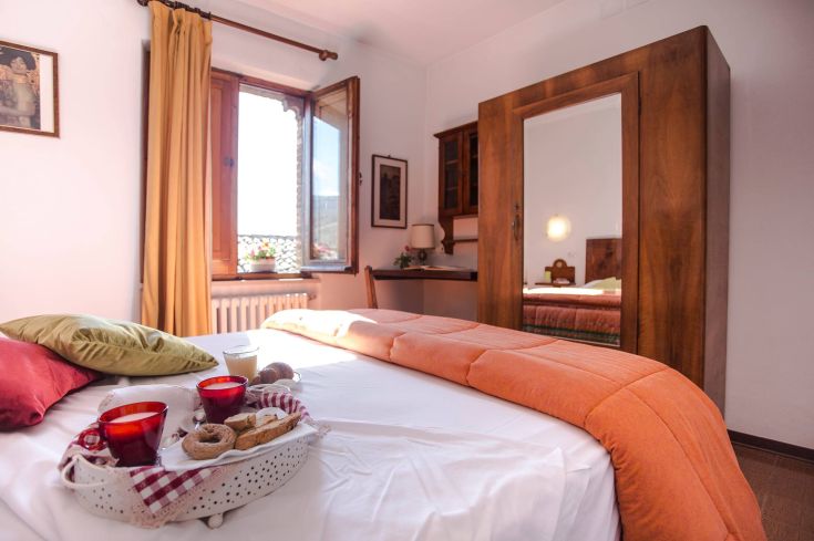 Cozy room with a bright view, breakfast served, and vibrant decorative elements.