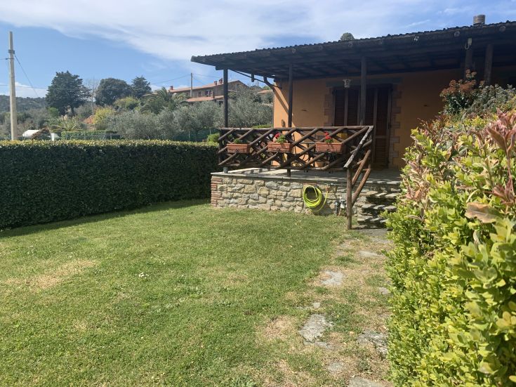 Un agriturismo immerso nel verde, con un'area esterna e un giardino privato. Perfetto per momenti di relax.