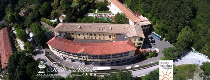 Renovierte Struktur umgeben von Natur, perfekt für einen ruhigen Aufenthalt in Nocera Umbra.