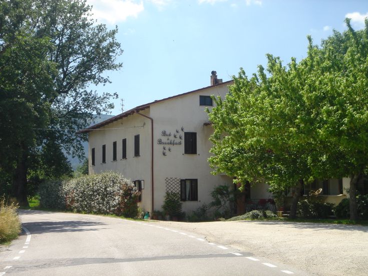 Un B&B confortable entouré de la nature, à quelques kilomètres de Spoleto, idéal pour des séjours tranquilles.