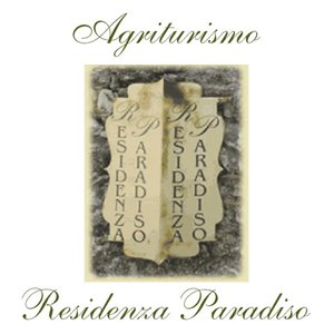 Struttura agrituristica con sei appartamenti, piscina e un'atmosfera storica tipica dell'Umbria.