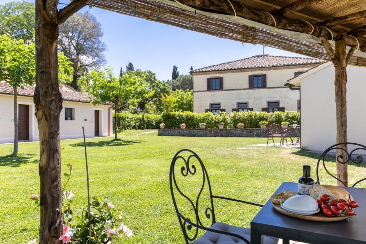 A serene place in Umbria, perfect for enjoying local products and appreciating the surrounding nature.