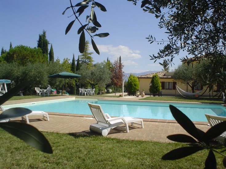 L'agriturismo Gabellette dispose d'une piscine entourée d'oliviers, idéale pour des moments de détente et de loisir.