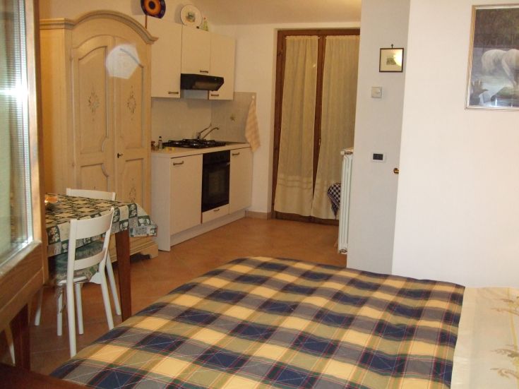 Eine einfache und gemütliche Wohnung, ideal um Momente der Ruhe und Entspannung zu genießen.