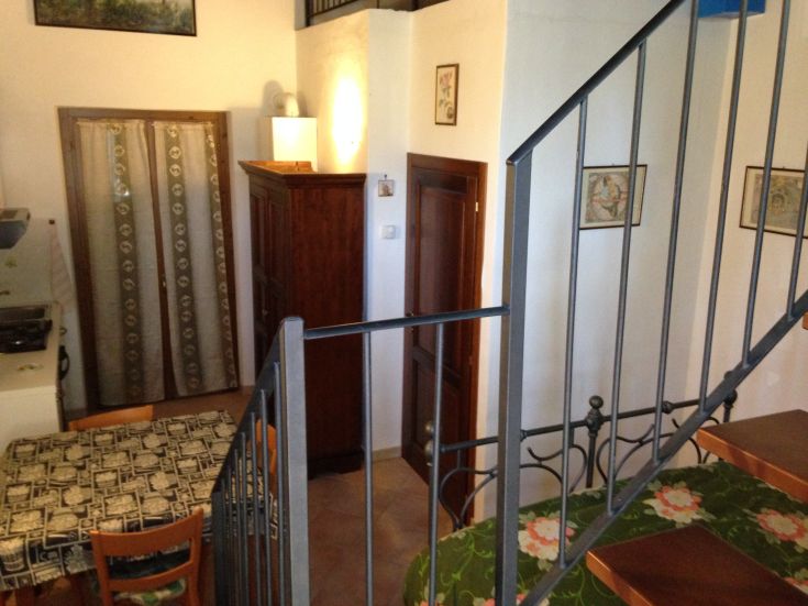 Gemütliches und funktionales Apartment, ideal für Paare, die einen entspannenden Aufenthalt in der Natur suchen.