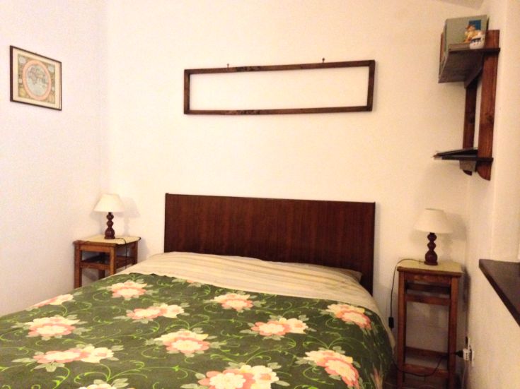 Helle und komfortable Zimmer, gekennzeichnet durch eine ruhige und einladende Atmosphäre.