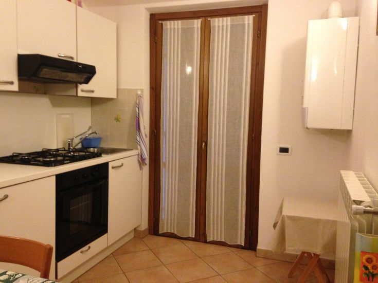 Gemütliche und praktische Küche, ideal für entspannende Momente und gesellige Zusammenkünfte.