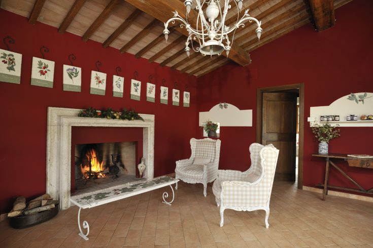 A cozy living room with a fireplace and simple floral decorations, perfect for relaxing moments.