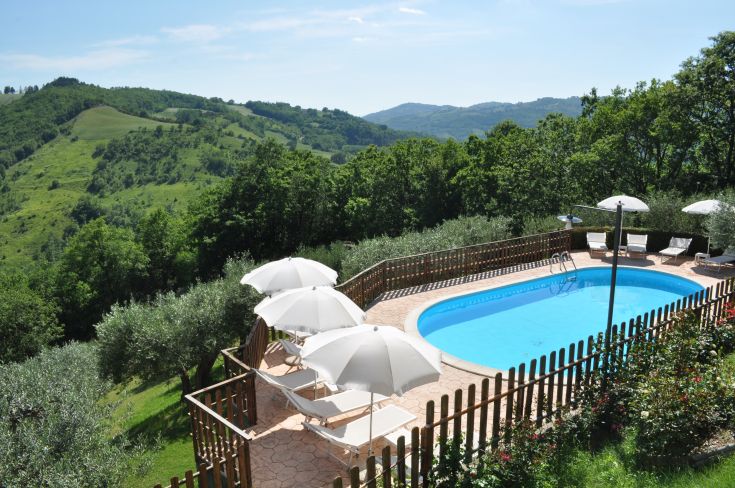 Struttura situata in un ambiente naturale, dotata di piscina, perfetta per una pausa tranquilla con possibilità di escursioni e attività culturali.