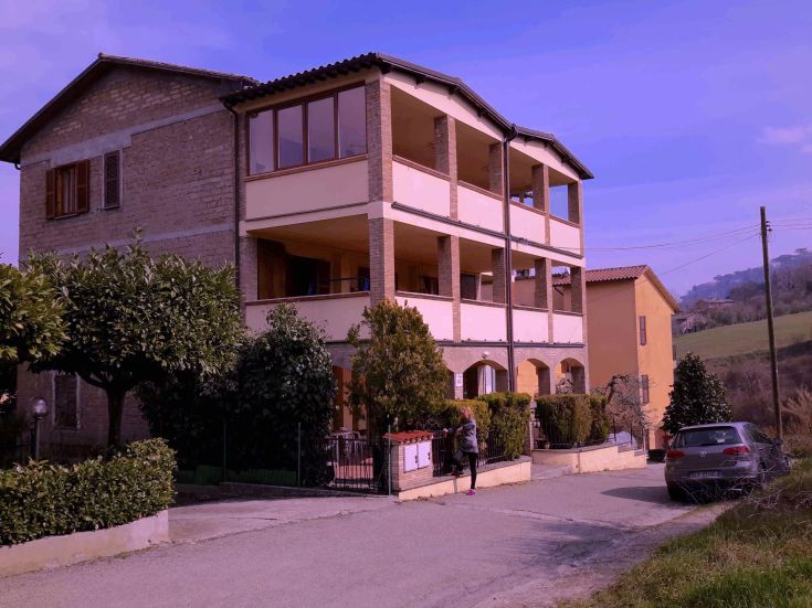 Accogliente B&B circondato dalla natura, con stanze confortevoli e un panorama sulla campagna umbra.