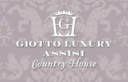 Entdecken Sie das Giotto Luxury Country House, einen gemütlichen Aufenthalt inmitten der umbrischen Natur, ideal für einen ruhigen Kurzurlaub.