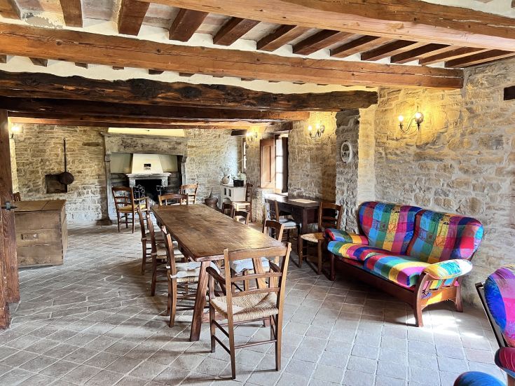 Un agriturismo tipico con aree per il relax e un'atmosfera semplice e rustica.