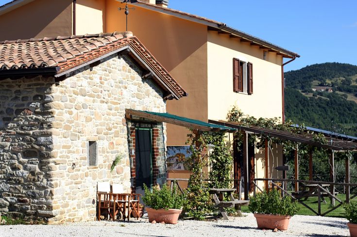 Renoviertes Agriturismo mit Außenpool und Appartements, umgeben von der umbrischen Natur.