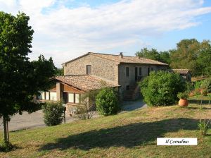 The farmhouse offers mini apartments in a renovated building, surrounded by a park with a swimming pool.