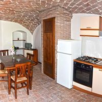 Simple environment with wooden elements, well-equipped kitchen, and a pleasant informal atmosphere.