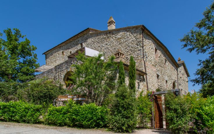A medieval palace with furnished apartments, nestled in the peaceful Umbrian countryside.