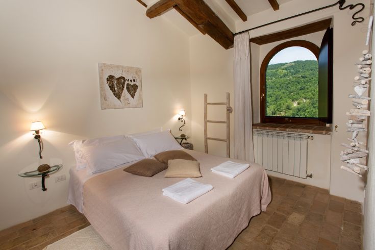 Simple room with a view of the Umbrian countryside. A serene and comfortable environment.