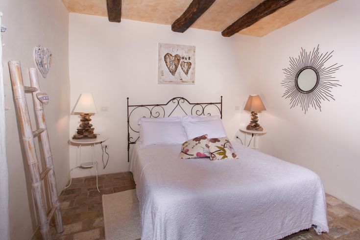 Simple and comfortable room, perfect for a peaceful stay in Umbria.