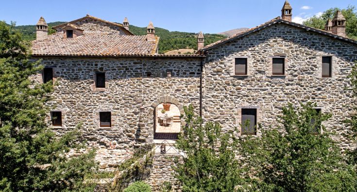 Medieval convent in Umbria with simple apartments and stunning views. Ideal for a peaceful holiday.