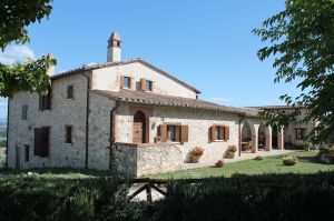 Agriturismo Poggio della Rosa: un endroit accueillant situé dans les collines ombriennes, avec des équipements modernes dans un bâtiment rénové.