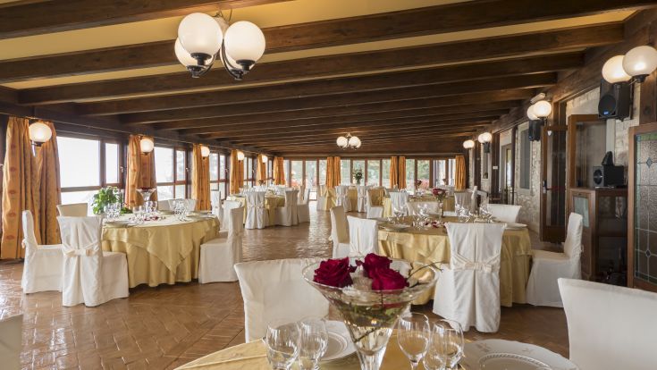 Restaurant Borgo di Celle, ein sorgfältig gestalteter Ort, ideal für Veranstaltungen und Abendessen. Genießen Sie ein angenehmes und einladendes Ambiente.