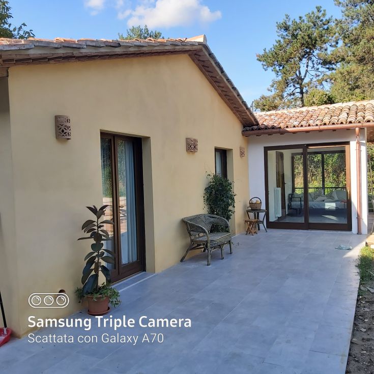 Appartamento a Umbertide con giardino e forno tradizionale. Adatto per momenti di relax e per esplorare i dintorni.