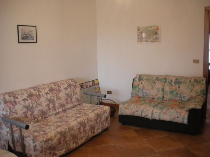 Relaxed environment with floral sofas, perfect for peaceful moments in an agriturismo.