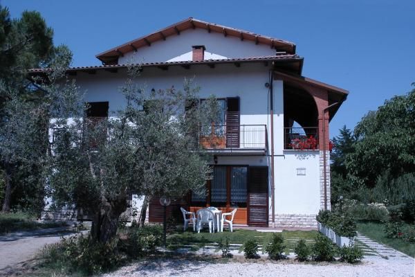 Farmhouse surrounded by vast green spaces, perfect for those seeking a peaceful stay in nature.