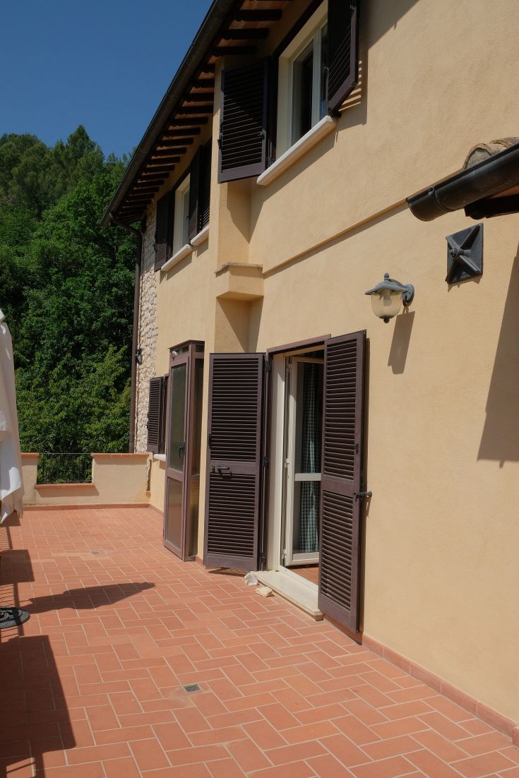 A renovated stone palace located in the tranquil Umbrian Valnerina, offering a serene atmosphere.