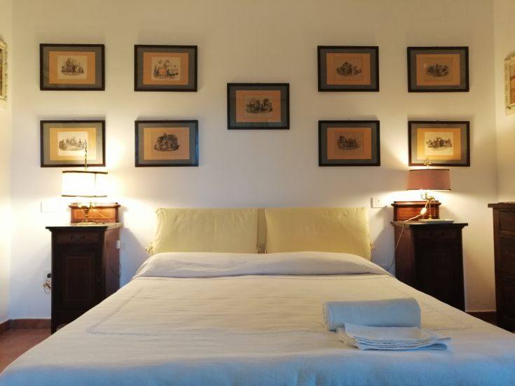 Comfortable room with a double bed and wall decorations.