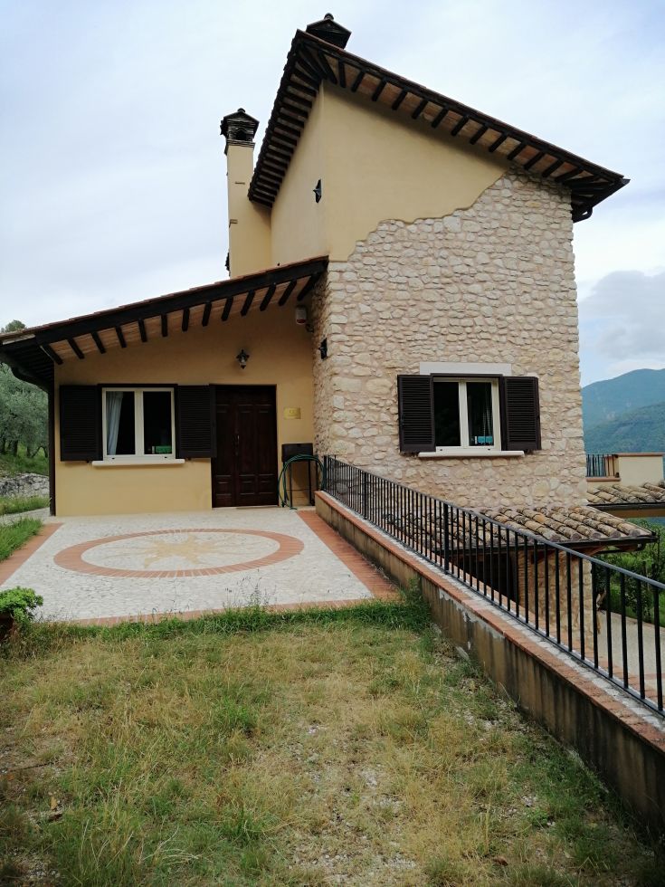 A renovated farmhouse surrounded by olive groves in Valnerina, featuring a saltwater pool.