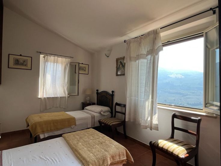 Cozy and simple room with a view of the surrounding nature, carefully renovated with attention to detail.