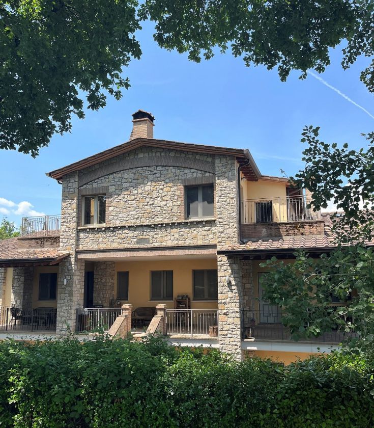 Quattro appartamenti confortevoli immersi in un'area verde e tranquilla dell'Umbria.