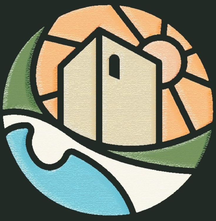 Ein Bild eines Turms, der in einer natürlichen Umgebung aufsteigt, mit der Sonne, die die umliegende Landschaft beleuchtet.