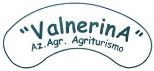 Ferme avec appartements de style rustique et une piscine avec jacuzzi. Vue spectaculaire au coucher de soleil.