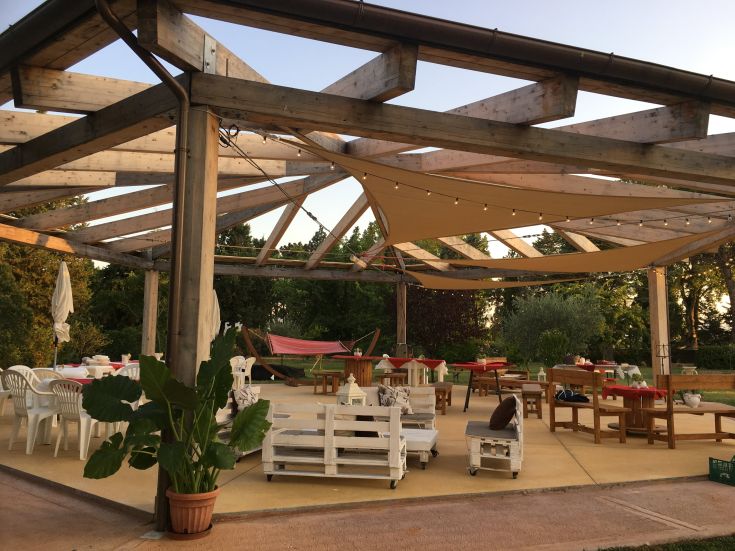 Outdoor space of the residence with tables and relaxation areas, perfect for socializing.