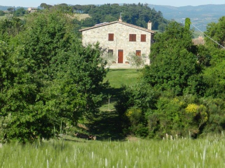 Ein ruhiges Agriturismo, umgeben von Natur, perfekt für eine entspannende Auszeit mit Außenbereichen und Panoramablick.
