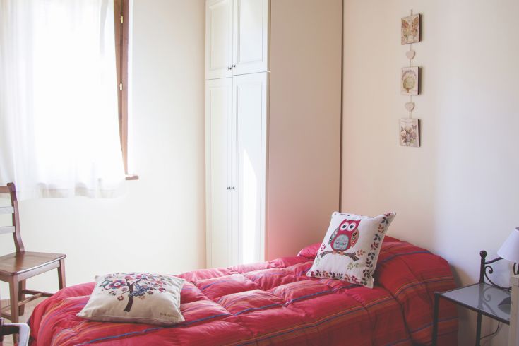 Bright room with simple decor, perfect for relaxation moments.